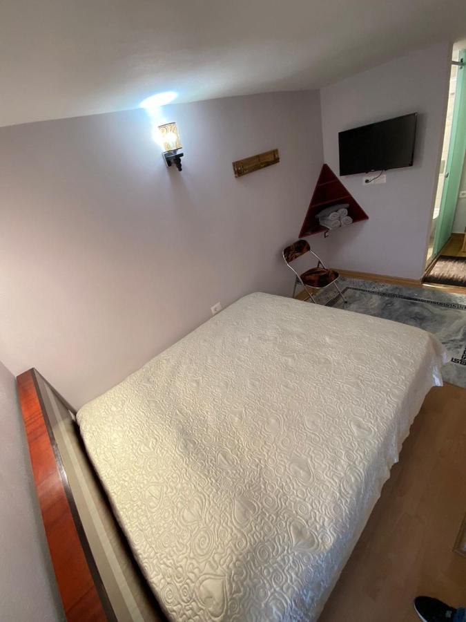 B & B Pogradec Buitenkant foto
