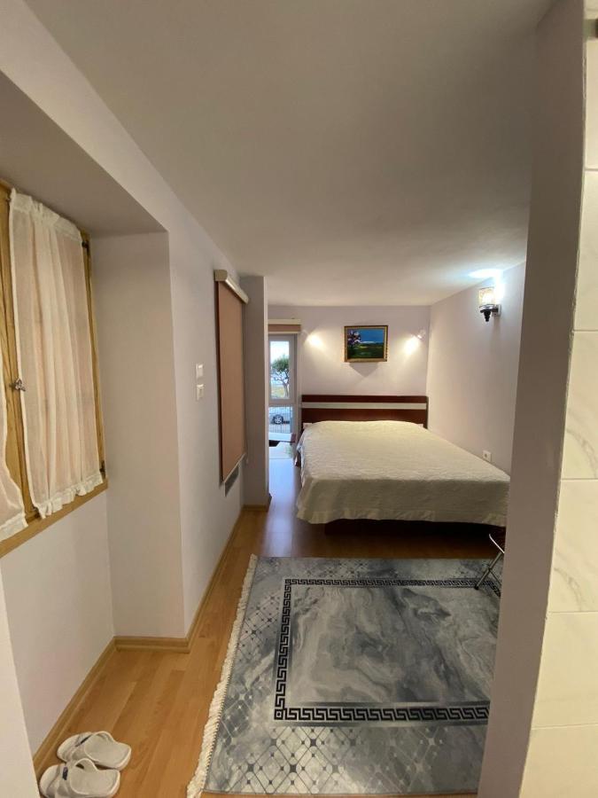 B & B Pogradec Buitenkant foto