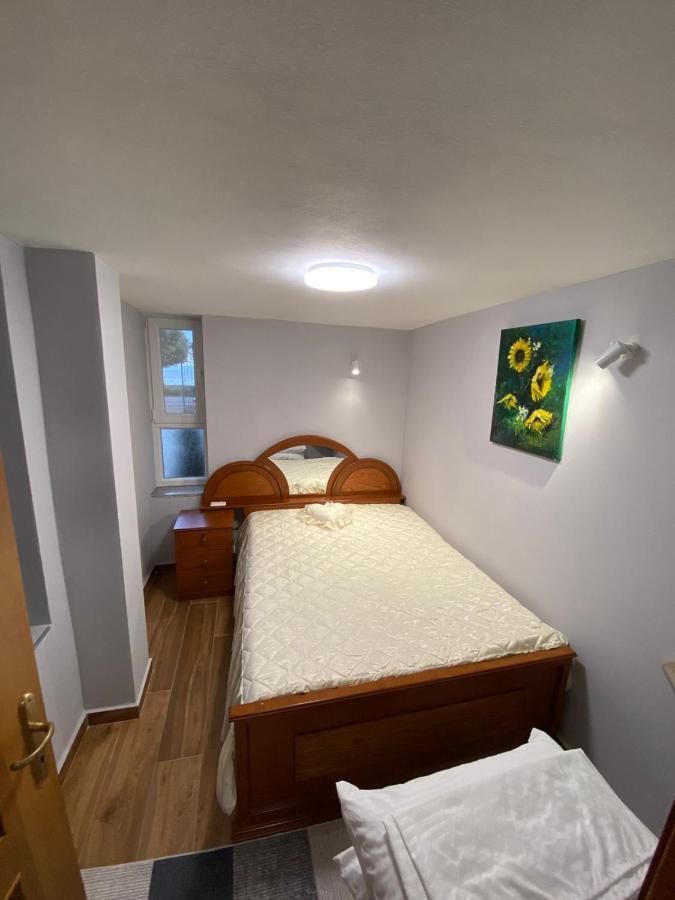 B & B Pogradec Buitenkant foto