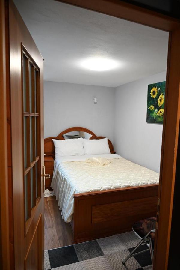B & B Pogradec Buitenkant foto