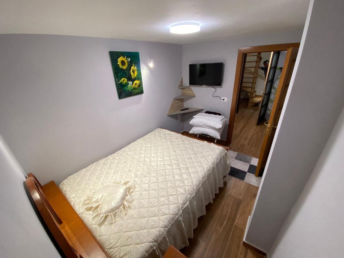 B & B Pogradec Buitenkant foto